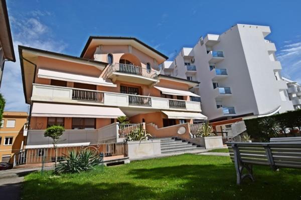 Villa Lory ลินญาโน ซับเบียโดโร ภายนอก รูปภาพ